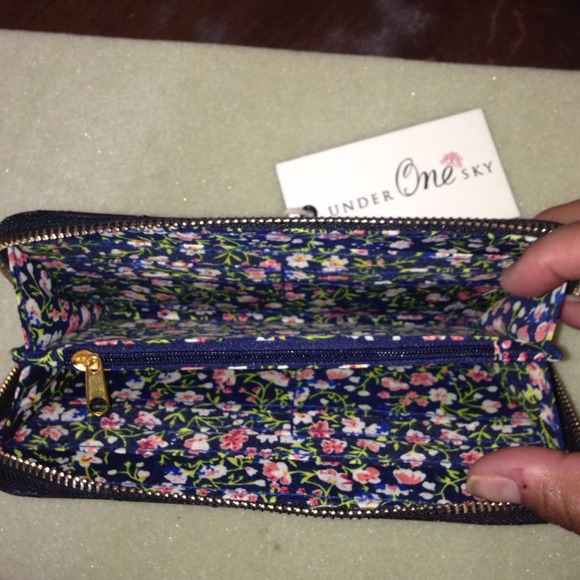 Trendy Wallet - Picture 2 of 2