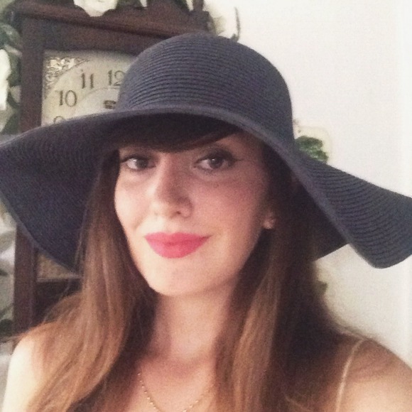 🌸 Meet your seller! 🌸 - Picture 3 of 4