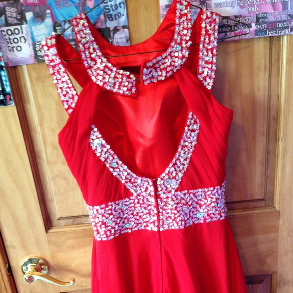 perfect red sparkle prom dress - Picture 3 of 3