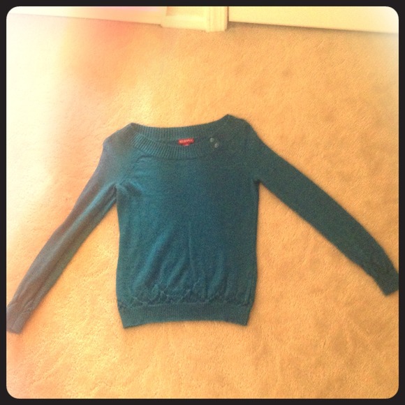 Beautiful Cyan colored Sweater with singed pattern