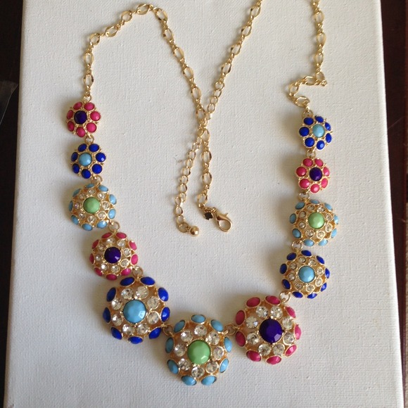 Putting on the ritz graduated necklace cupcake