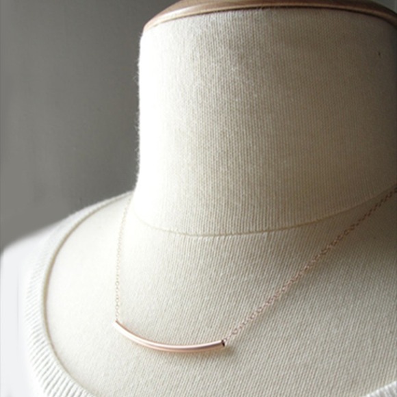 🚨SALE🚨 Curved bar necklace 18k rose gold plated - Picture 2 of 4