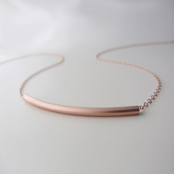 🚨SALE🚨 Curved bar necklace 18k rose gold plated - Picture 3 of 4