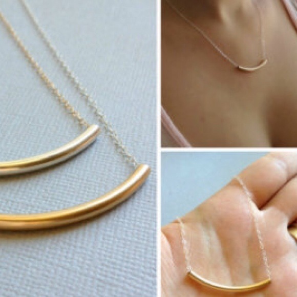 🚨SALE🚨 Curved bar necklace 18k rose gold plated - Picture 4 of 4