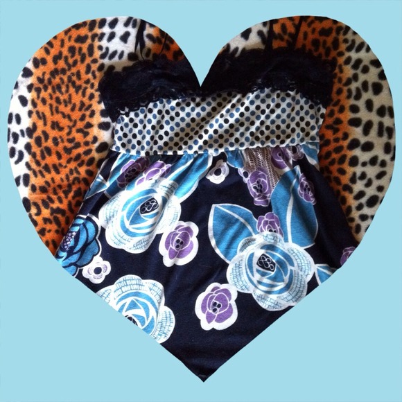 V1 COUTURE MED NAVY LACE TRIMMED SUMMER TOP. - Picture 2 of 4