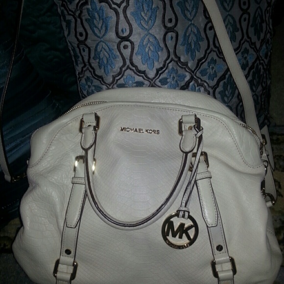 Sold @shay_style MICHAEL KORS authentic handbag