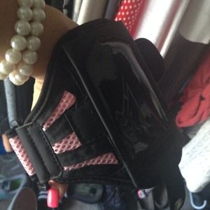 Workout band that wraps around arm