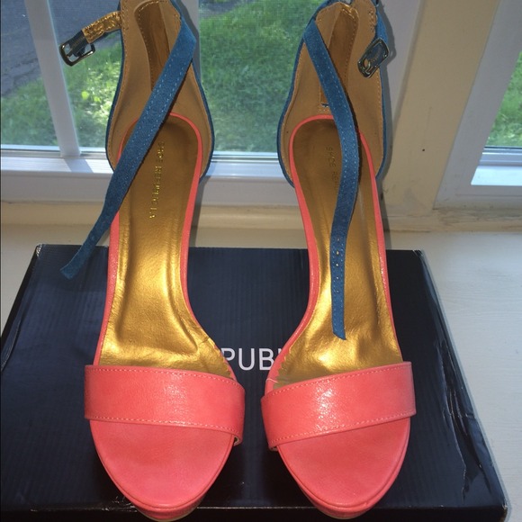 Contrast platform heels - Picture 2 of 3