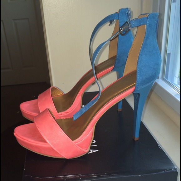 Contrast platform heels - Picture 3 of 3