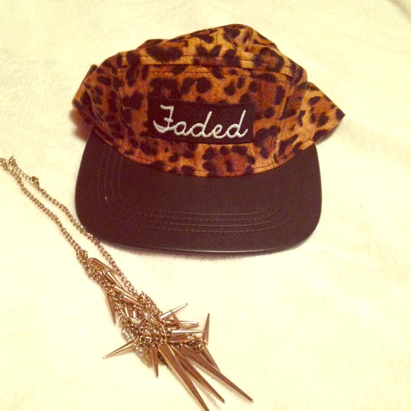 Faded adjustable 5 panel cheetah hat