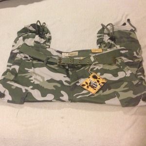 Casual camo capris with belt