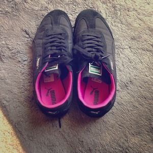 💥REDUCED! Puma black sneakers