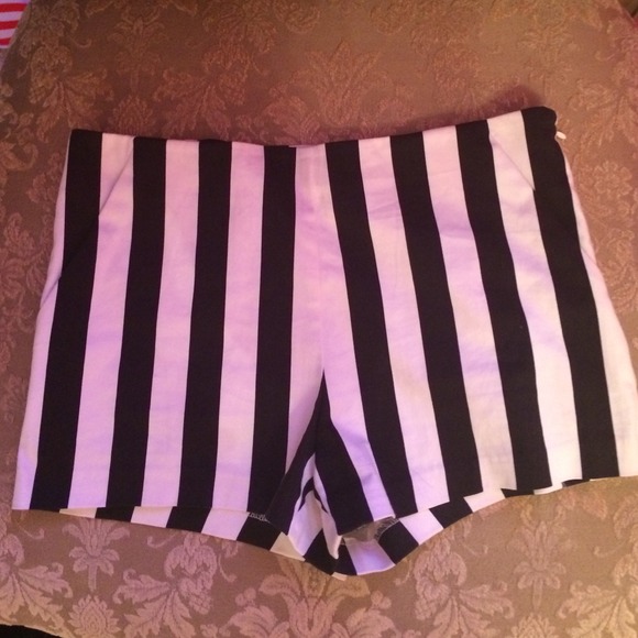 High waisted shorts - Picture 1 of 1