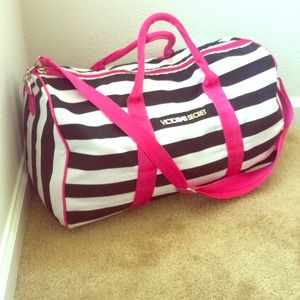 ❤️PM Editor's Pick❤️Victoria's Secret Duffle