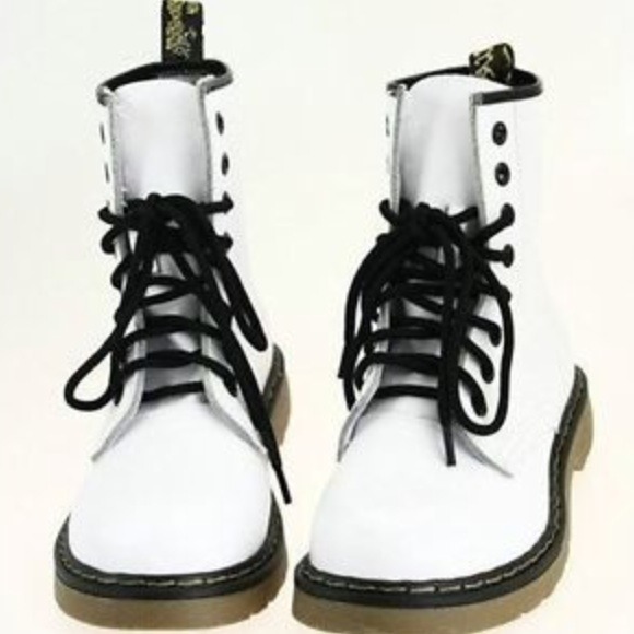 🍬SOLD🍬 UNWORN WHITE LEATHER DOC MARTENS