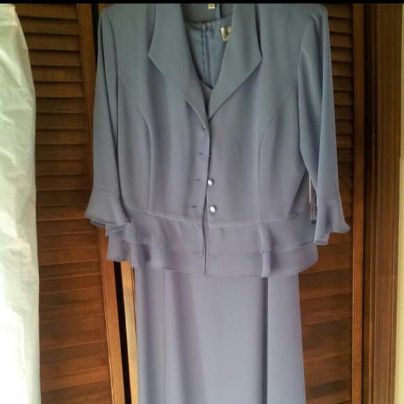 Dress - Picture 2 of 4