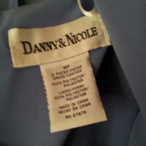 Dress - Picture 3 of 4