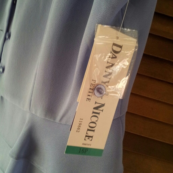 Dress - Picture 4 of 4