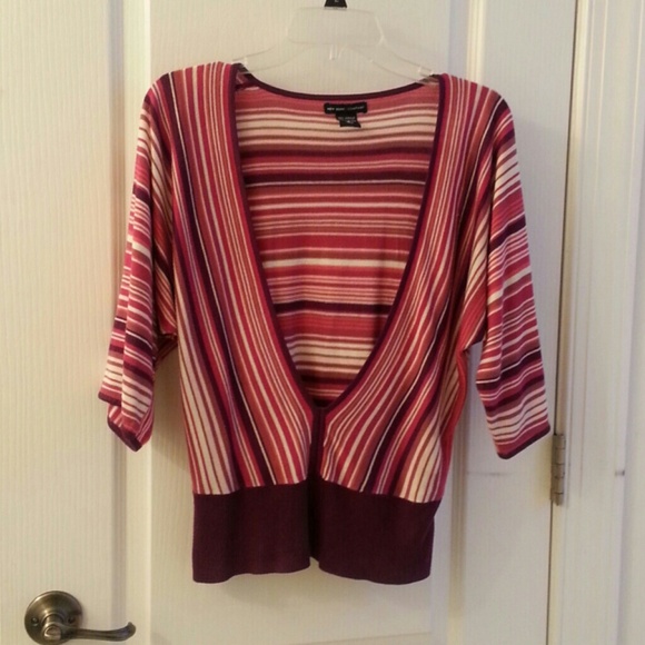 UEC NEW YORK & CO. Sweater overlay