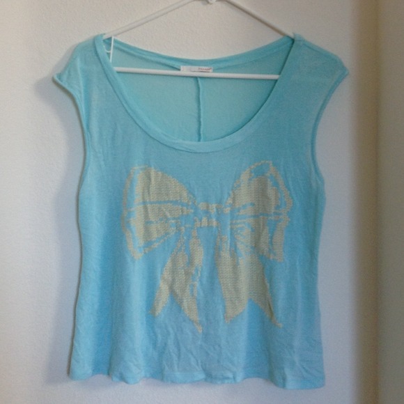 Sky blue bow tank
