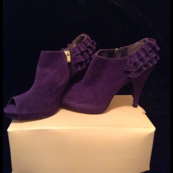 Purple suede boot