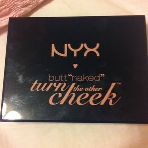 NYX Butt "Naked" turn the other cheek palette