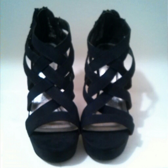 Black wedges