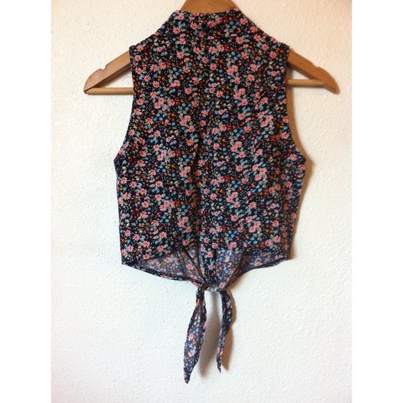 Floral button up tie crop top - Picture 4 of 4