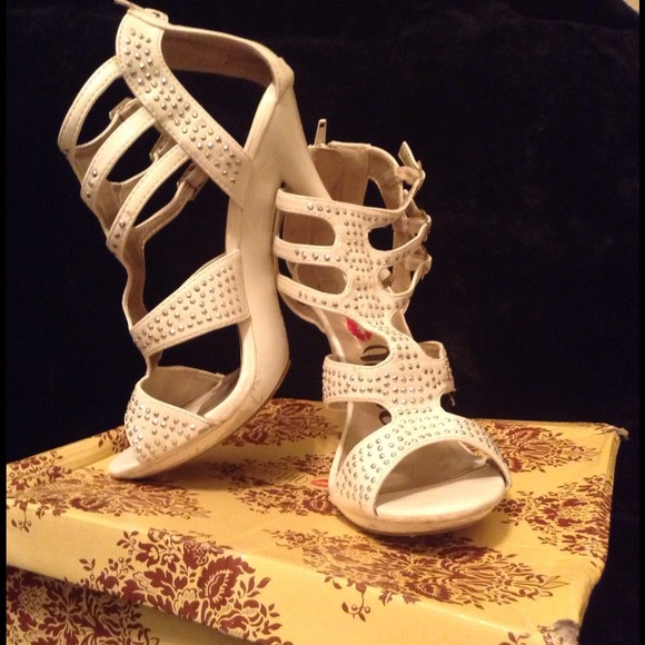White studded rhinestones heel