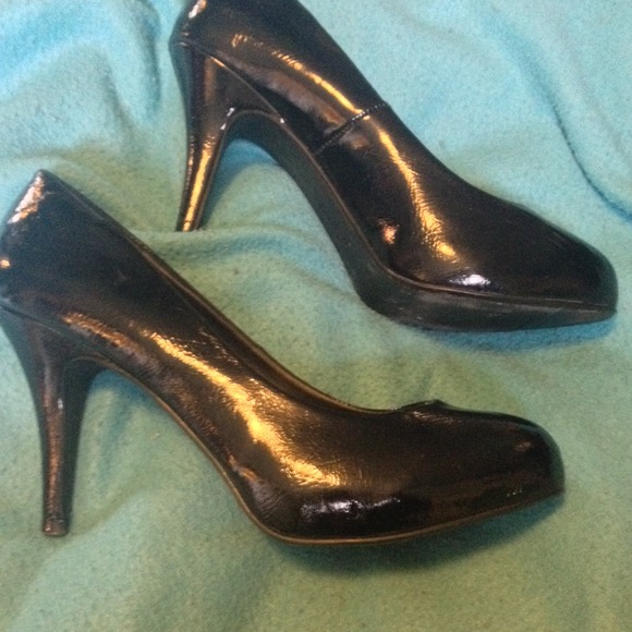 Black heels - Picture 1 of 2