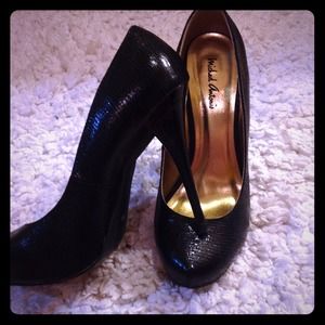 Black stilettos.... So cute!