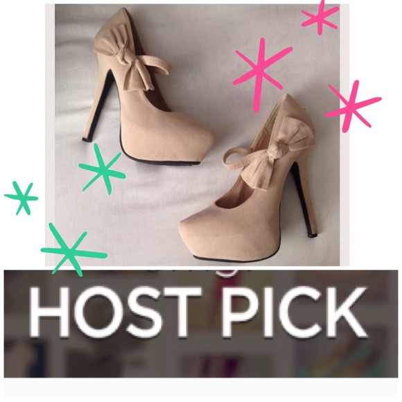 🎉HOST PICK 6/19🎉Anne Michelle suede heels