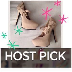 🎉HOST PICK 6/19🎉Anne Michelle suede heels