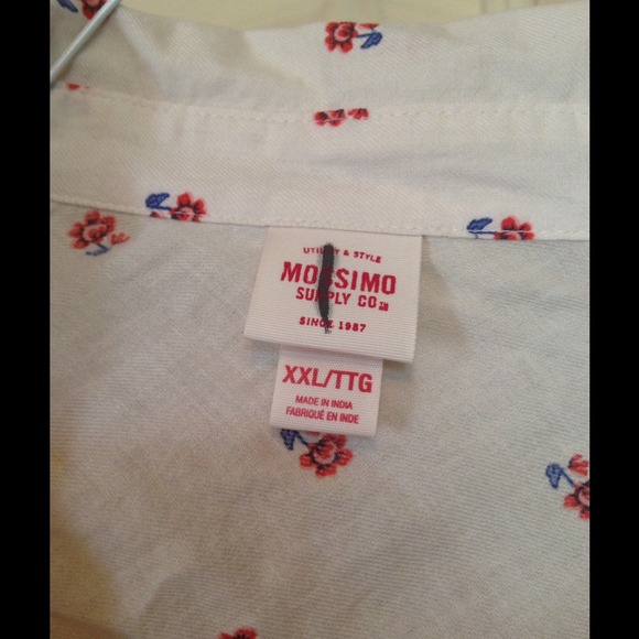 Casual Button-Up Shirt in Vintage Print - Picture 2 of 4