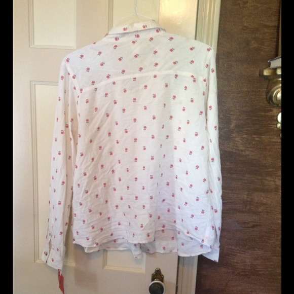 Casual Button-Up Shirt in Vintage Print - Picture 3 of 4