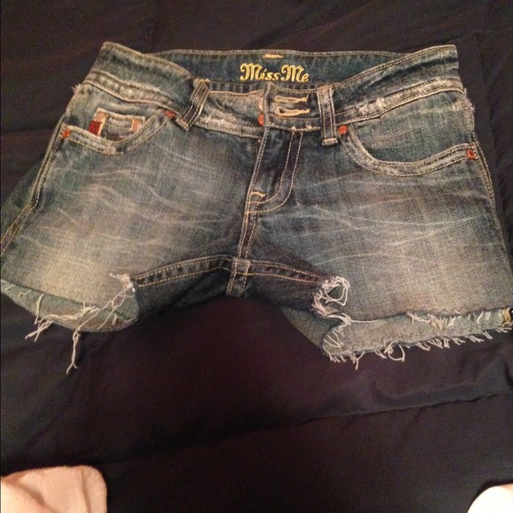 Cut off miss me shorts