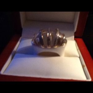 WHITE AGATE AND QUARTZ W 14kt., GOLD RING.