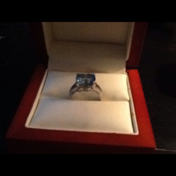 14KT., WHITE GOLD RING.