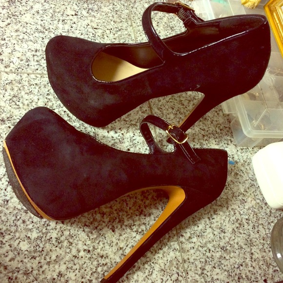 Gorgeous black suede & leather trimmed heels