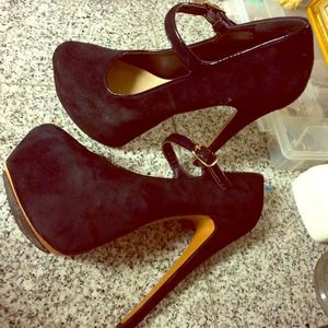 Gorgeous black suede & leather trimmed heels