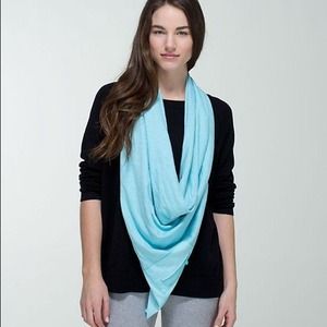 Lululemon throw me over scarf