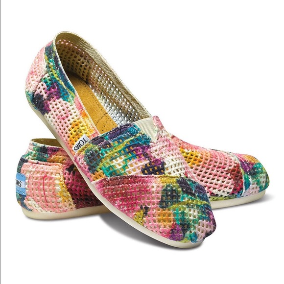 Brand new TOMS "square floral crochet" size 7