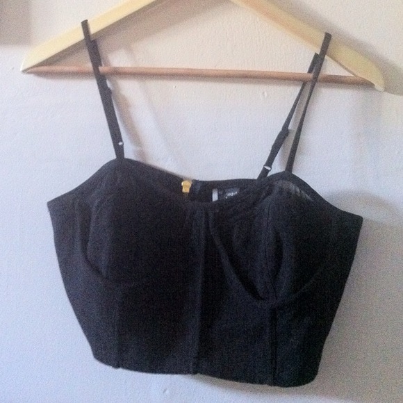 Chic zip down halter top 🌙 - Picture 2 of 2