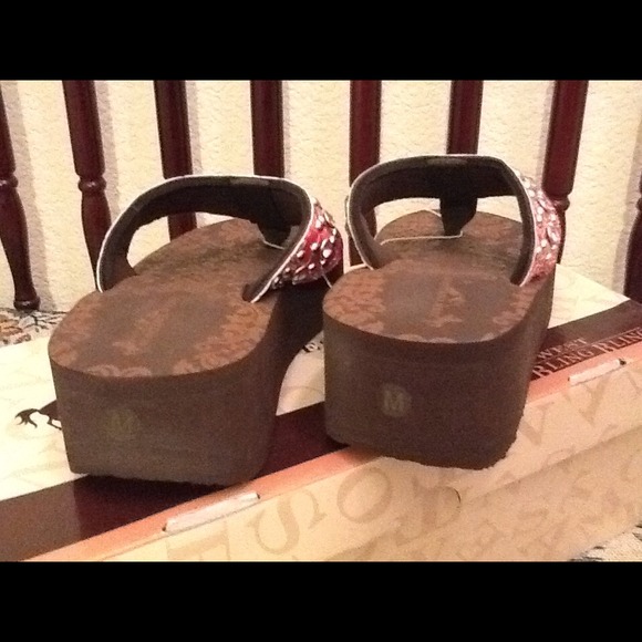 Flip Flops - Picture 2 of 4