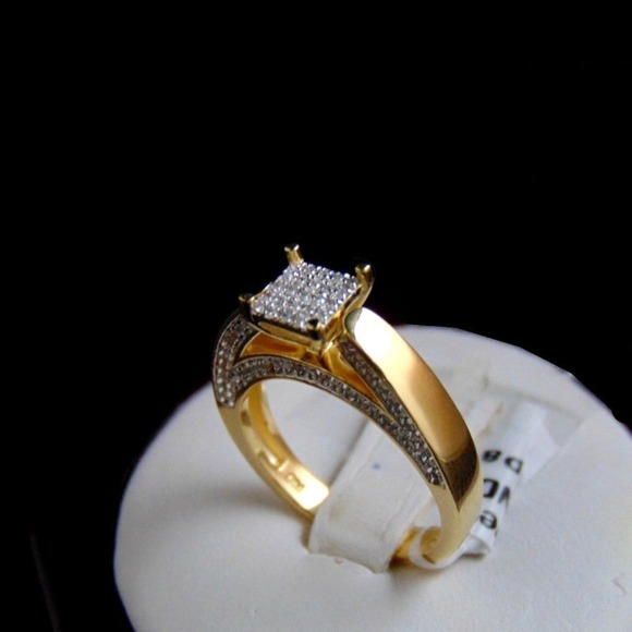 BRAND NEW WOMEN'S  real diamond ring