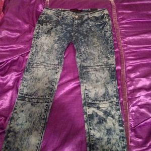 Medium Blue ; Washed Denim