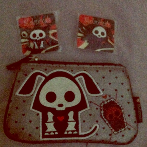 SOLD ON EBAY Skelanimals hot topic bundle