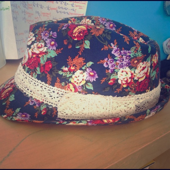 Floral fedora with lace detail. Size L