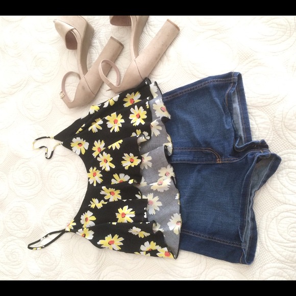 Tops - Daisy Crop Top🌼