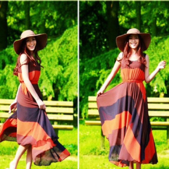 Eye Catching Flowing Dress - Picture 3 of 3